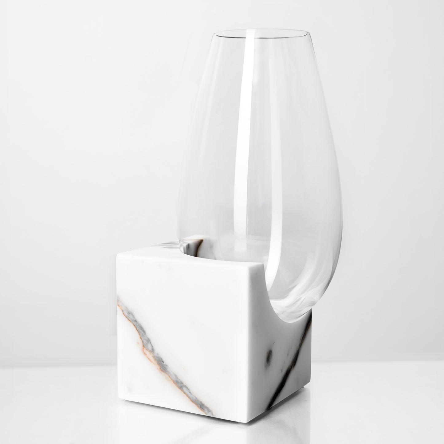 CLIFFHANGER VASE - TERRA CALACATTA