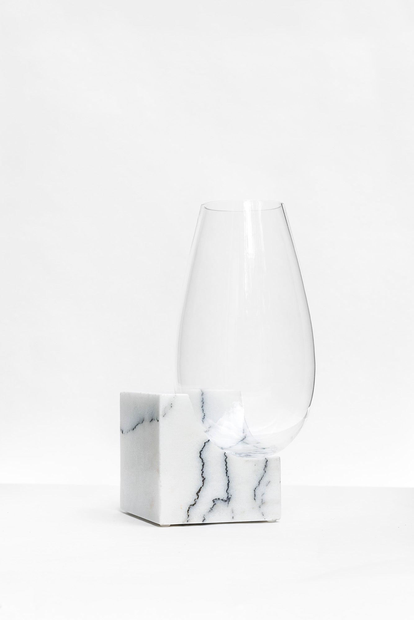 CLIFFHANGER VASE - WHITE MARBLE