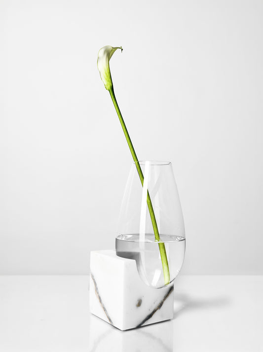 CLIFFHANGER VASE - TERRA CALACATTA