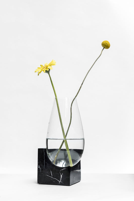 CLIFFHANGER VASE - BLACK MARBLE